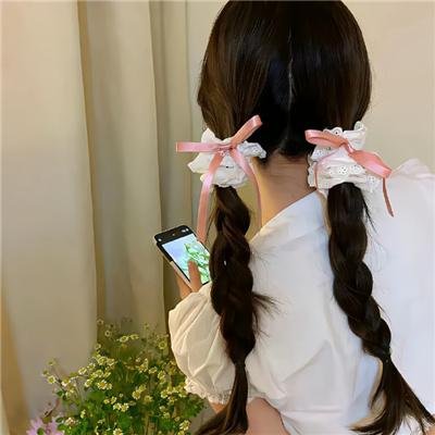 5个吓鬼的少年